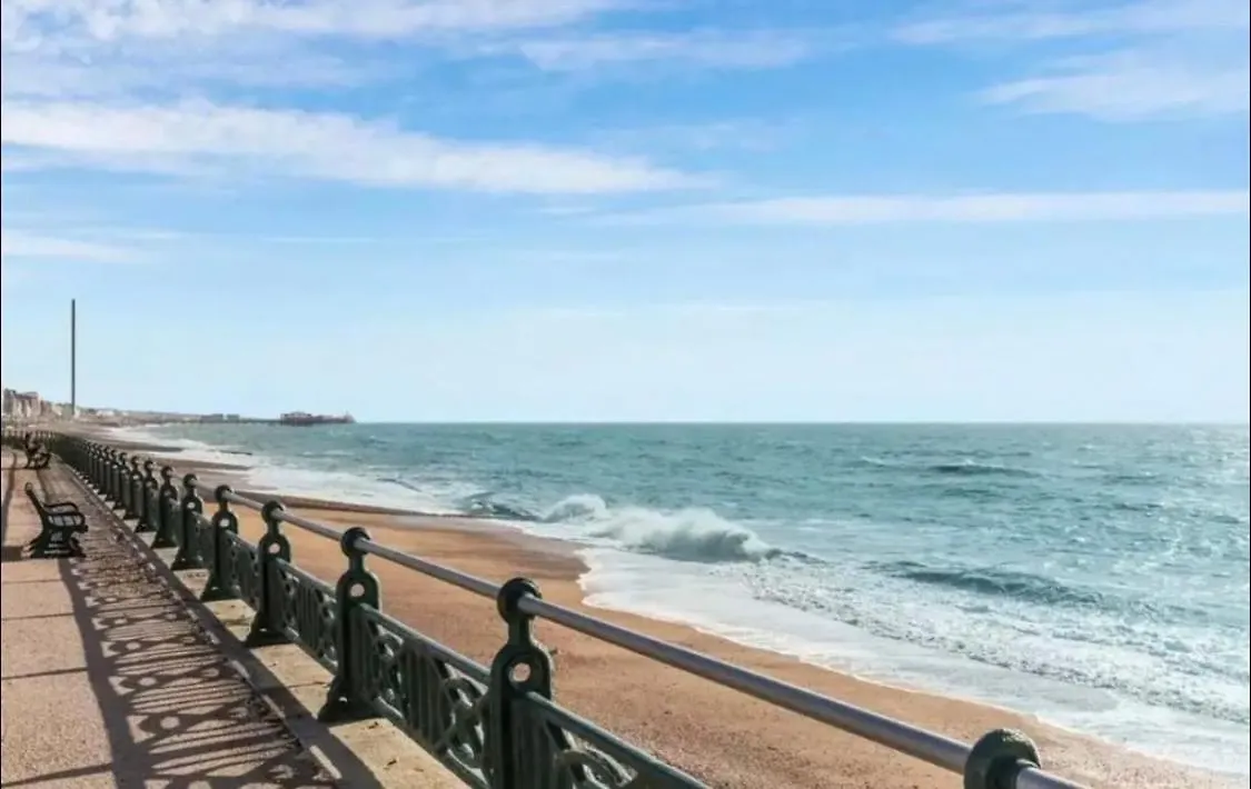 Apartment Uninterrupted Sea View Hove Seafront, Home From Home