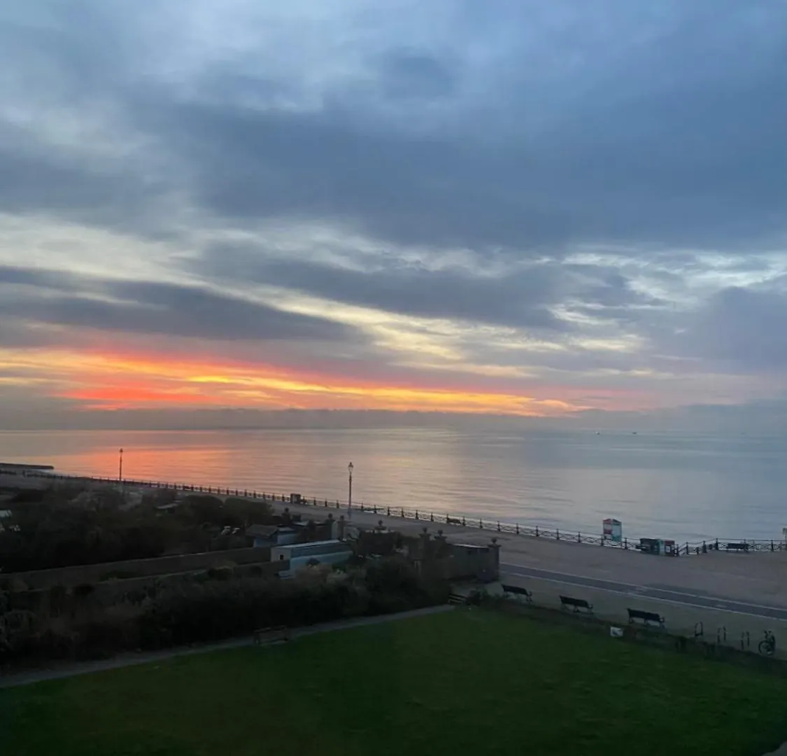 Uninterrupted Sea View Hove Seafront, Home From Home Apartment Brighton
