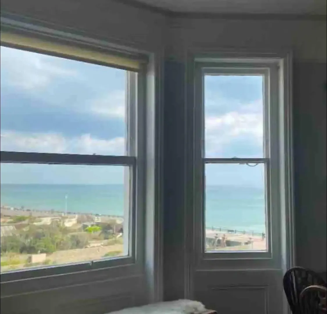 Uninterrupted Sea View Hove Seafront, Home From Home Apartment